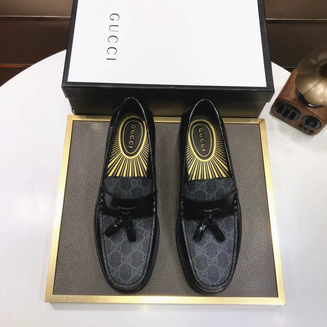 Factory batch 580💰Italy’s top luxury men’s shoe giant (GUCCI) (Gucci) (full cowhide lining) new arrival🍃Original European style🔰 Pleasant to the eye😍In order to make the shoes more durable and non-deformable🌀The production continues to follow traditional methods but there is still no lack of innovation💪Select original cowhide for the leather♻️Smooth, natural and extra bright⭐Made of imported cowhide The rich man’s first choice 38-45 (45 customized)